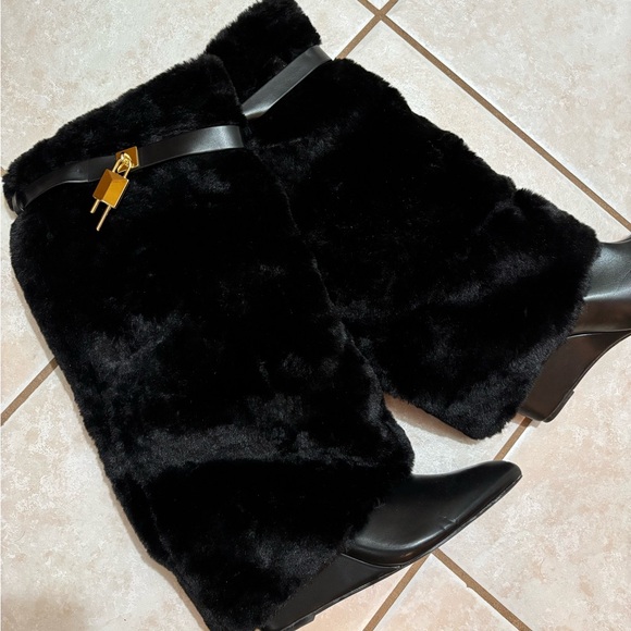 Furr Boots - Picture 3 of 3
